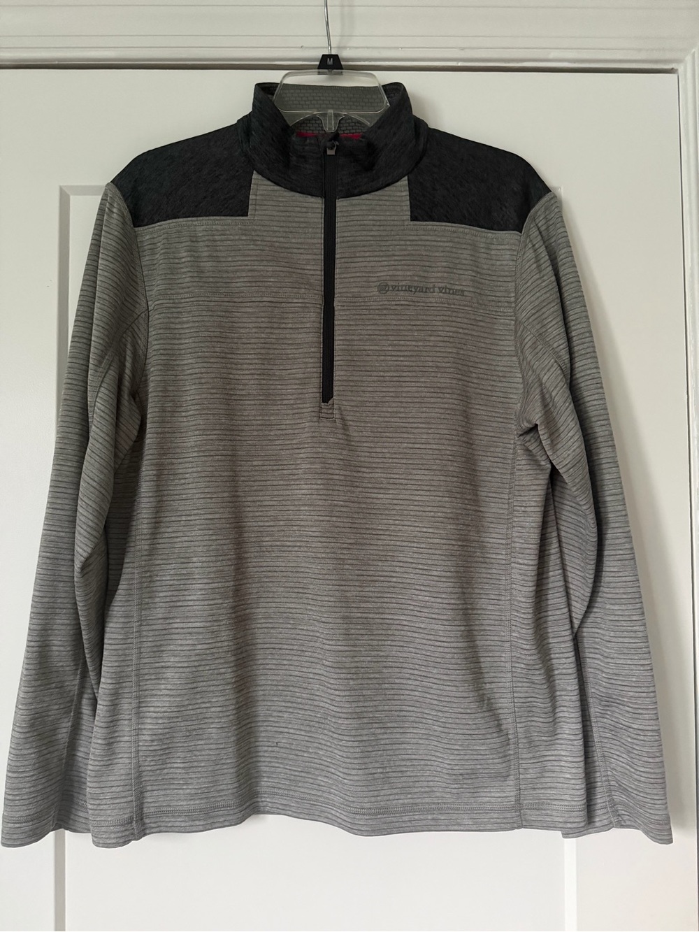 Vineyard Vines Sankaty  Performance Men’s Gray/Black Striped 1/4 Zip Pullover M